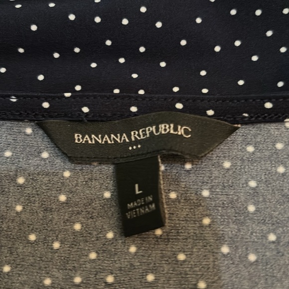 Banana Republic sleeveless shell - Picture 3 of 3